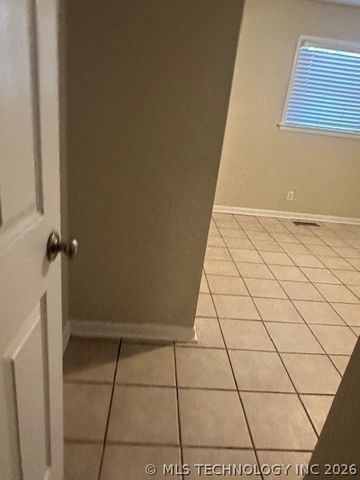 6966 E 20th Place, Tulsa, OK 74112