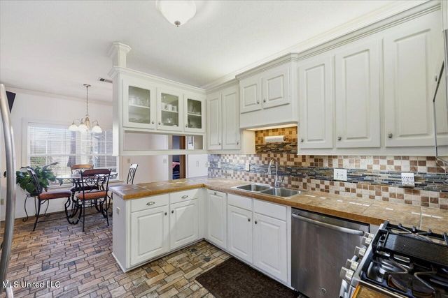 5301 Gardens Way, Byram, MS 39272