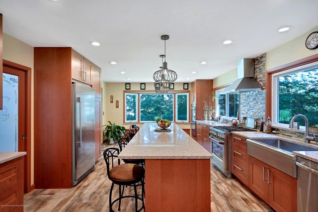 12 Crest Drive, Colts Neck, NJ 07722