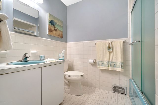 12 Crest Drive, Colts Neck, NJ 07722