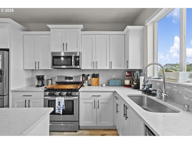 8714 N 3RD Way, Ridgefield, WA 98642