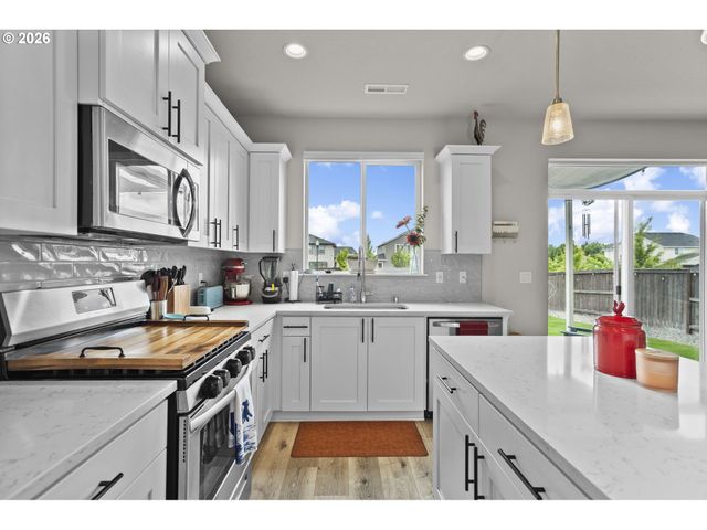 8714 N 3RD Way, Ridgefield, WA 98642