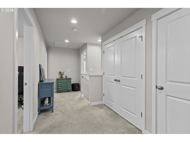 8714 N 3RD Way, Ridgefield, WA 98642