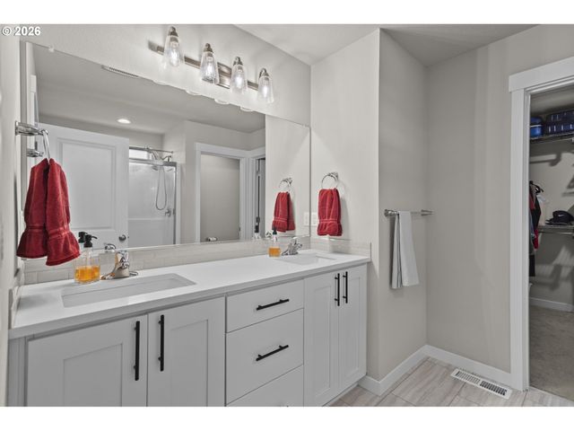 8714 N 3RD Way, Ridgefield, WA 98642