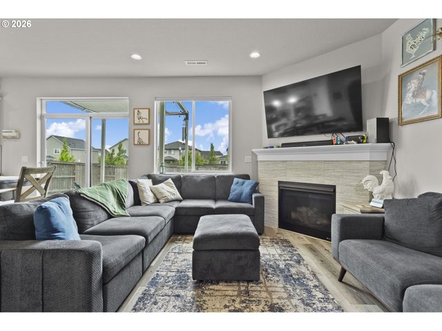 8714 N 3RD Way, Ridgefield, WA 98642