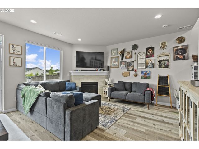 8714 N 3RD Way, Ridgefield, WA 98642