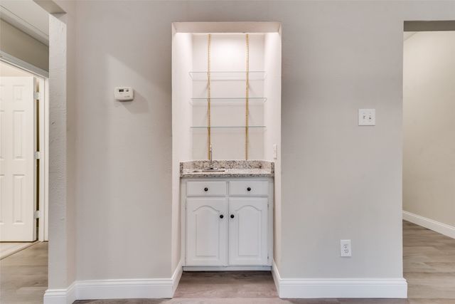 2105 Pleasant Drive, Ennis, TX 75119