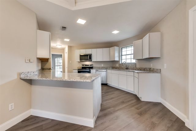 2105 Pleasant Drive, Ennis, TX 75119