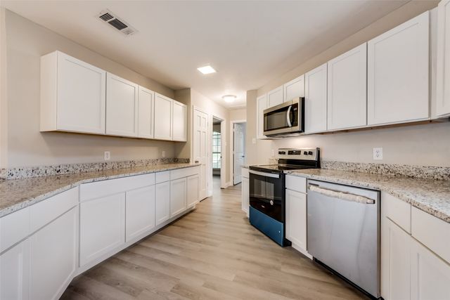 2105 Pleasant Drive, Ennis, TX 75119