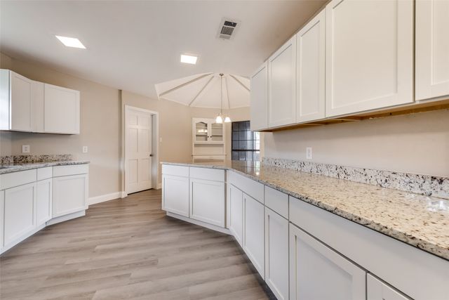 2105 Pleasant Drive, Ennis, TX 75119