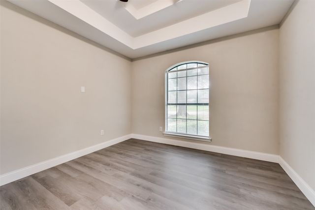 2105 Pleasant Drive, Ennis, TX 75119