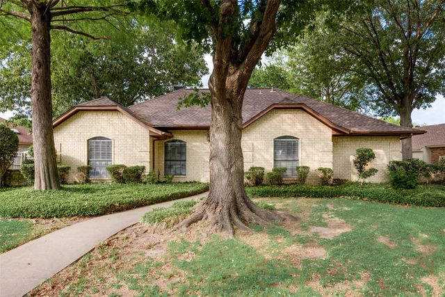 2105 Pleasant Drive, Ennis, TX 75119