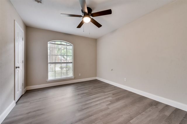 2105 Pleasant Drive, Ennis, TX 75119