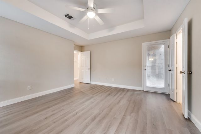2105 Pleasant Drive, Ennis, TX 75119