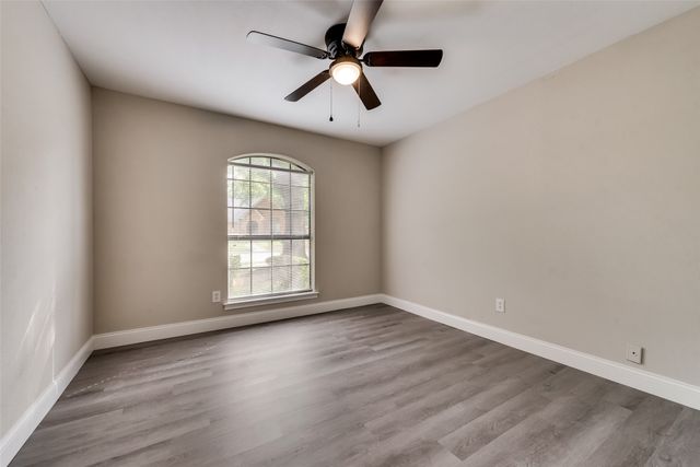 2105 Pleasant Drive, Ennis, TX 75119