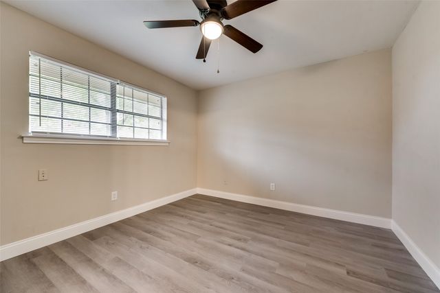2105 Pleasant Drive, Ennis, TX 75119