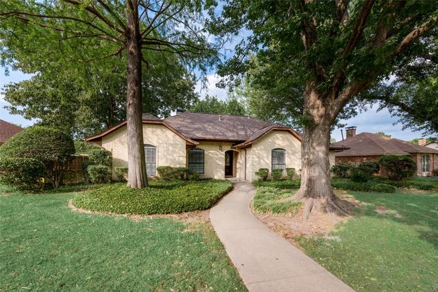 2105 Pleasant Drive, Ennis, TX 75119