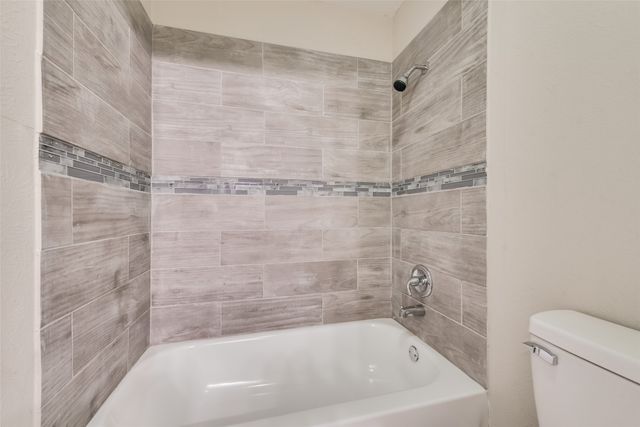 2105 Pleasant Drive, Ennis, TX 75119