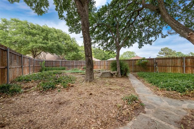 2105 Pleasant Drive, Ennis, TX 75119