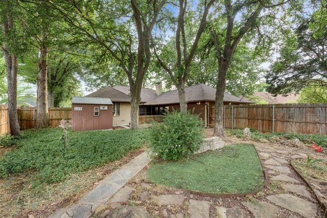 2105 Pleasant Drive, Ennis, TX 75119