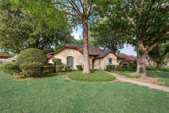 2105 Pleasant Drive, Ennis, TX 75119