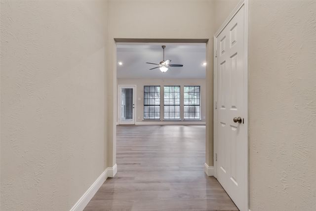 2105 Pleasant Drive, Ennis, TX 75119