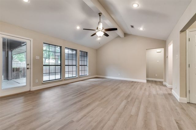 2105 Pleasant Drive, Ennis, TX 75119