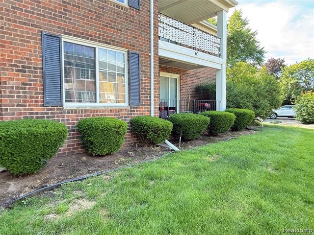 25354 Shiawassee Circle 28596, Southfield, MI 48033