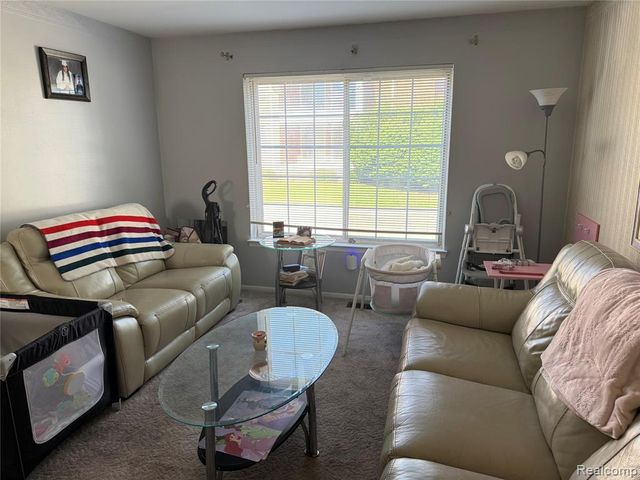25354 Shiawassee Circle 28596, Southfield, MI 48033