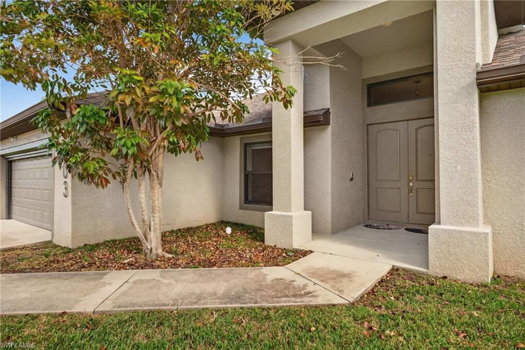 Image 3 of property listing at 1203 SW 11th PL, Cape Coral, FL 33991