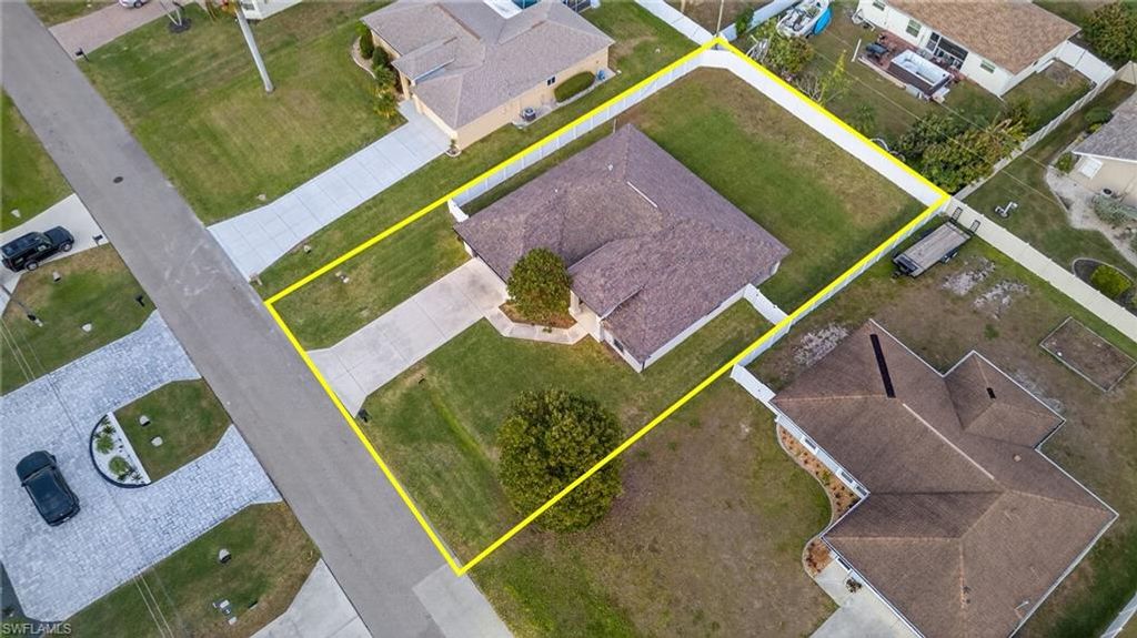 Image 32 of property listing at 1203 SW 11th PL, Cape Coral, FL 33991