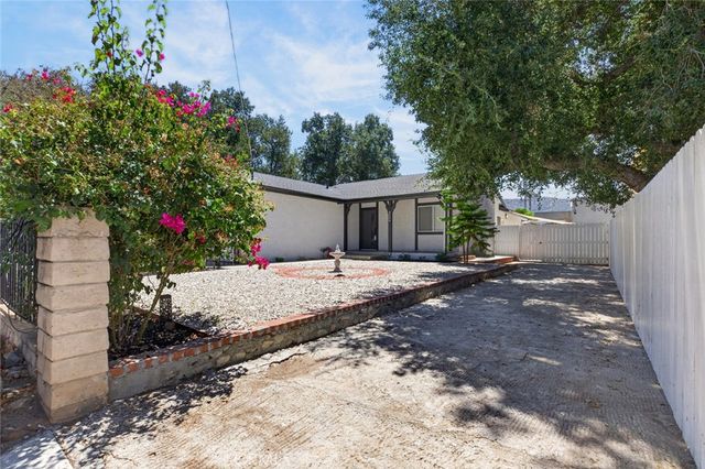 8454 Grenoble, Sunland, CA 91040