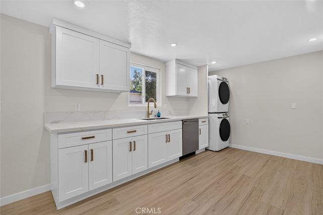 8454 Grenoble, Sunland, CA 91040