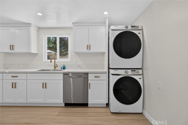 8454 Grenoble, Sunland, CA 91040