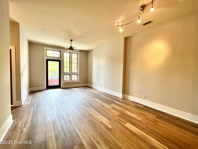 801 N 4th Street Apt 204, Wilmington, NC 28401