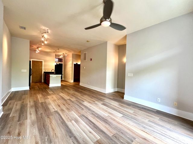 801 N 4th Street Apt 204, Wilmington, NC 28401