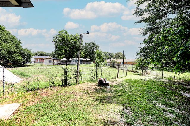 190 Trail Drive, Bowie, TX 76230