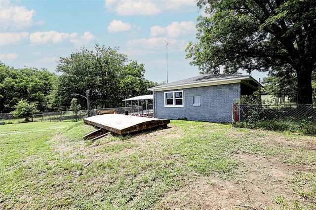 190 Trail Drive, Bowie, TX 76230
