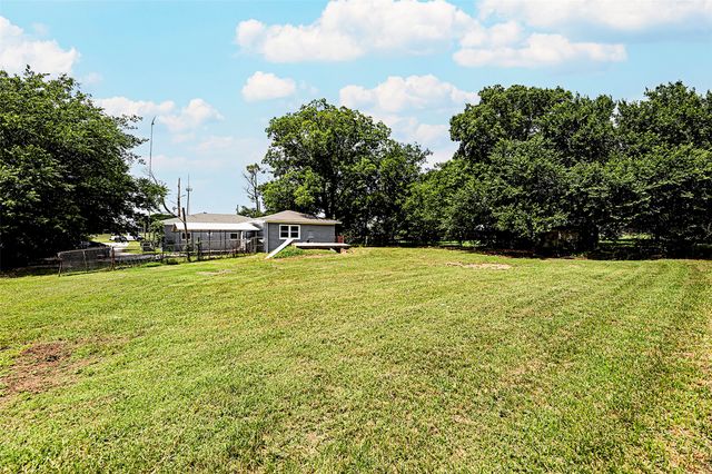 190 Trail Drive, Bowie, TX 76230