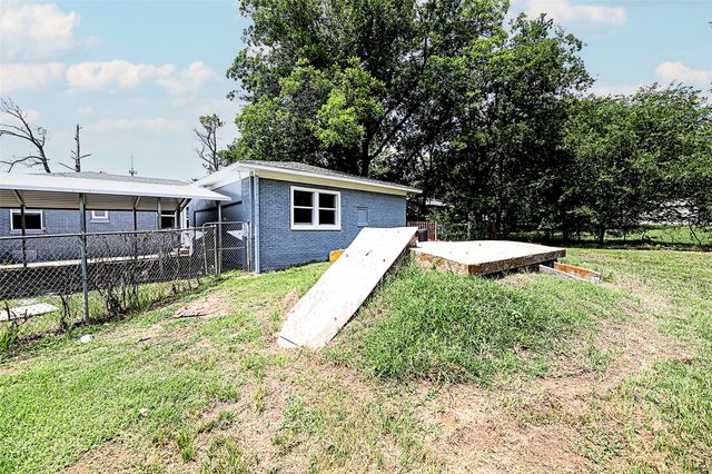 190 Trail Drive, Bowie, TX 76230