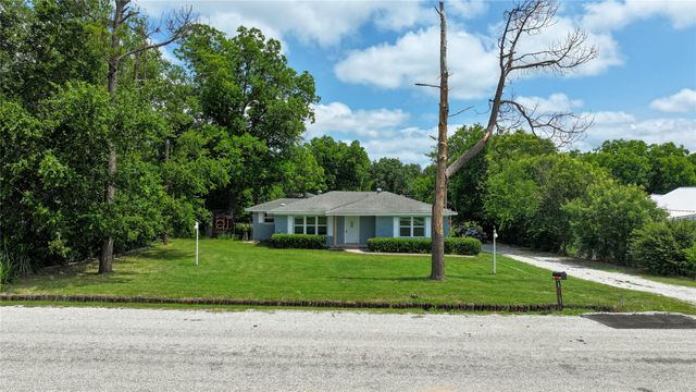 190 Trail Drive, Bowie, TX 76230