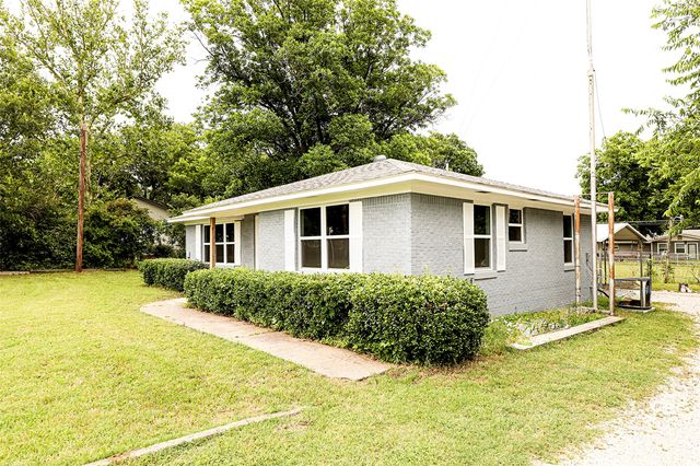 190 Trail Drive, Bowie, TX 76230