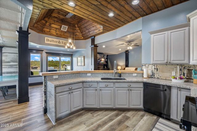 7106 Long Road, Show Low, AZ 85901