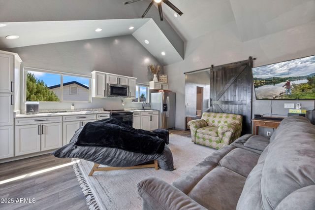 7106 Long Road, Show Low, AZ 85901