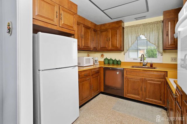 136 Plymouth Lane, Monroe, NJ 08831