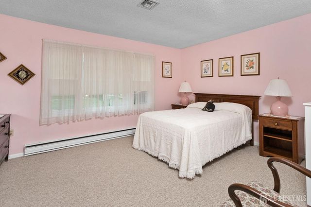 136 Plymouth Lane, Monroe, NJ 08831