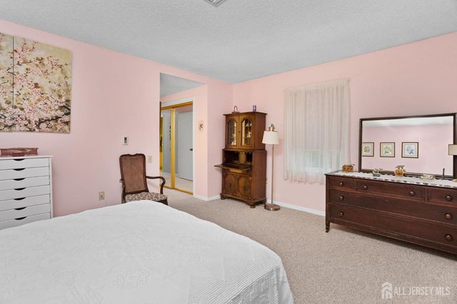 136 Plymouth Lane, Monroe, NJ 08831