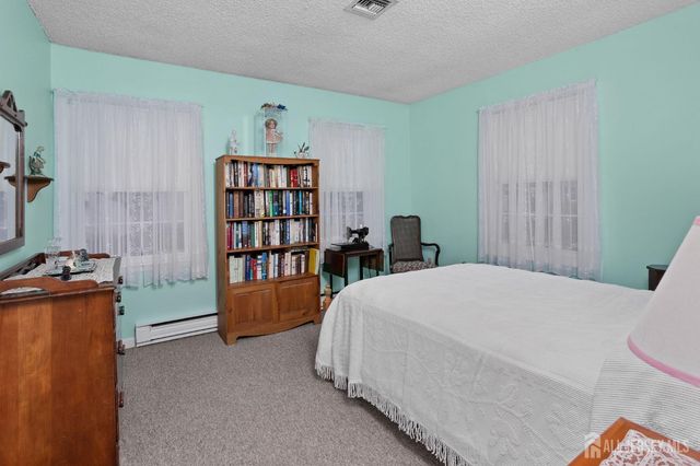 136 Plymouth Lane, Monroe, NJ 08831