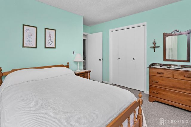 136 Plymouth Lane, Monroe, NJ 08831