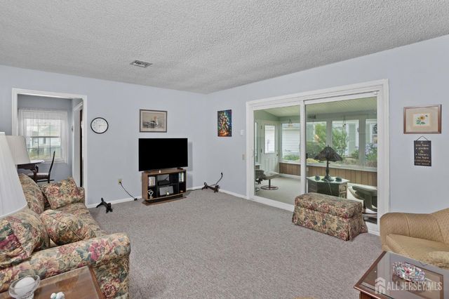 136 Plymouth Lane, Monroe, NJ 08831